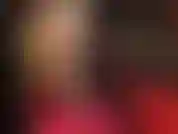 Pies desnudos sensuales y piernas provocativas usando peeptoes.