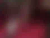 ¿Te gustan los sensuales dedos pintados de rojo en medias negras transparentes? Entonces este vídeo único es para ti. Acércate a los bonitos dedos de la señora vivian y sus suaves suelas de nailon.