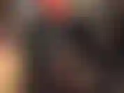 Masturbación con guantes de látex.