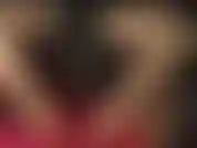 A las piernas de una diosa: adoro las piernas largas y pantimedias de la señora vivian y sus sexys tacones de aguja con un enorme arnés negro en el medio.