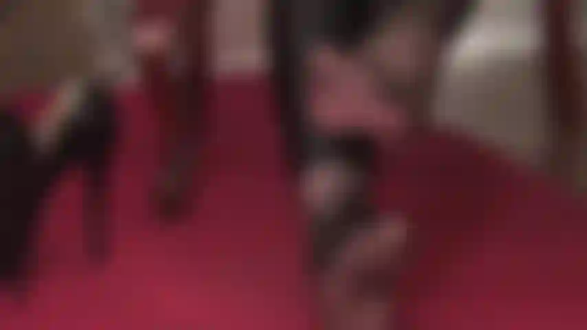 Adoro los dedos de mis pantimedias reforzadas. Unos bonitos dedos reforzados se asoman entre mis leggings negros de licra, ¡qué delicia! Quieres oler y lamer mis pies.