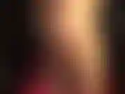 Débil por las medias brillantes. Adora mis sexys medias de nailon brillantes y mis bonitas mules de cuero, en las que te encantaría meter tu pene de esclava.