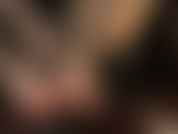 Me corro en los hermosos pies de mi ama, con las uñas pintadas de rojo. En este raro vídeo, mi ama se acaricia los pies con su strap-on negro.