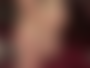 Fetichista de pies: adoro los pies sensuales y brillantes de mi ama en medias color piel. Suelas y dedos brillantes y deliciosos que se mueven frente a tu cara. Casi puedes saborearlos y olerlos.