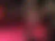 Fetiche colgante, pies de nailon: la amante quiere llenar tu boca con sus sexys dedos en pantimedias.