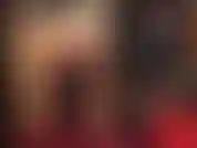 Tanga negra sobre medias brillantes: adora mis caderas, piernas y trasero.