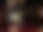 Pies sensuales de nailon con tacones de plataforma, guantes de látex que acarician el arco. ¿No te encantaría deslizarte entre el pie y el zapato?