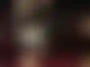 Pies sensuales de nailon con tacones de plataforma, guantes de látex que acarician el arco. ¿No te encantaría deslizarte entre el pie y el zapato?