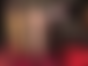 Sexy, lenta y sensual es la forma en que tu diosa te provoca, vestida con lencería de encaje, con sus maravillosas piernas largas en pantimedias y sexys mules de cuero.