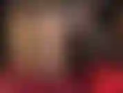 Sexy, lenta y sensual es la forma en que tu diosa te provoca, vestida con lencería de encaje, con sus maravillosas piernas largas en pantimedias y sexys mules de cuero.