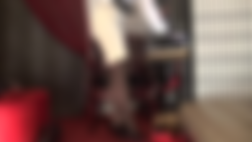 La hermosa selección de bragas de satén suave y sedoso de la señora vivian, sobre pantimedias brillantes y medias vintage con costuras sujetas por ligueros. Tan sexy!