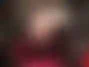 Cuero sexy y cadenas, paja con guantes de cuero largos, pantimedias y pies descalzos.