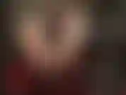 Paja con guantes de látex sobre strap-on con adoración de pies, seguido de adoración de culo con pies y polla.