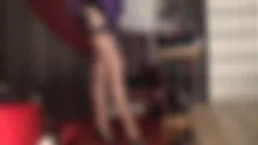 Increíblemente sensual y sexy, medias vintage y ligueros que dejan tu polla pidiendo atención.