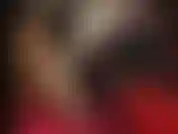 Bebe la sabrosa saliva de tu diosa de látex, adora su cuerpo perfecto en goma brillante y ajustada.