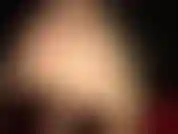 Acaricia las piernas desnudas y brillantes de mi amante y su culo perfecto!