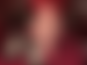 Limpia mis sucios pies descalzos saliendo de lindas zapatillas, sudadas y llenas de sabor para que las lamas de mis plantas y chupas de mis dedos... Abre la boca, esclava de los pies, saca la lengua bien afuera!