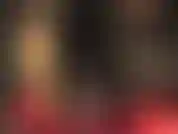 Abrigo largo de piel y cuero negro caliente.