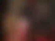 ¡Ven aquí, putita! Tu diosa del látex me acaricia y mete uno de sus grandes strap-ons. Vestida con goma ajustada, medias de encaje sobre látex, y un consolador stryker atado...