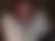 Ama hace que la polla se vea deliciosa. Ama acaricia esta polla directamente en tu boca. Abre la boca, saca la lengua bien. Eso es todo. Recibirás esta gran y deliciosa descarga de semen.