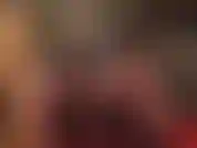 Penetrándote con nailon. Te introduzco lentamente mi enorme consolador negro cubierto de nailon en tu estrecho ano. Siente cómo mis medias de seda te abren el apetito.