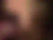 Hermosos pies en pantimedias de nailon color canela.