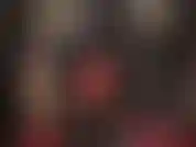 Mistress tiene una gran polla para ordeñar directamente en tu boca, con su culo vestido de látex bajado sobre tu cara.