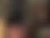 ¡Guau! Minifalda sexy de látex negro, brillante y extracorta, con medias brillantes y mallas de rejilla.