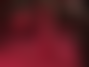 Arrodíllate a los pies de tu diosa en adoración a estas increíbles botas de charol rojo brillante.