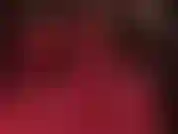 Arrodíllate a los pies de tu diosa en adoración a estas increíbles botas de charol rojo brillante.