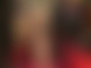 Medias y capas de pantimedias brillantes: comenzando con medias negras transparentes, bragas y medias de encaje sexy, tu diosa de nailon agrega más capas para un trasero, piernas y pies más brillantes.