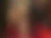 Medias y capas de pantimedias brillantes: comenzando con medias negras transparentes, bragas y medias de encaje sexy, tu diosa de nailon agrega más capas para un trasero, piernas y pies más brillantes.