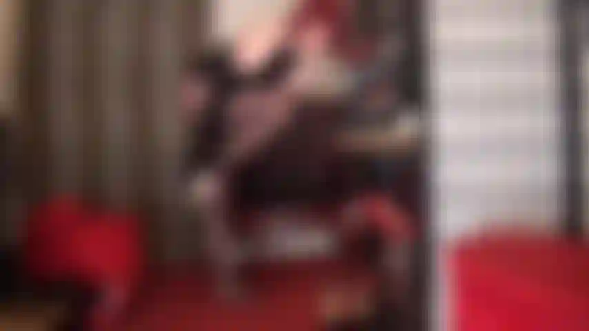 ¡Eres una sucia zorra! La polla de mi ama te convierte en la zorra más grande que el mundo haya visto. Al instante anhelas una garganta llena de esta polla carnosa, que mi ama use tu boca para su único placer, tan suave o bruscamente como le plazca.