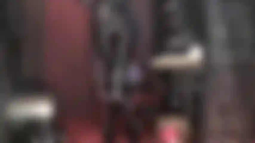 Adoradora fetichista de culo fantástico en spandex negro y pvc.