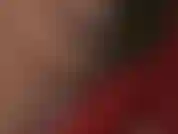 Adicta a los guantes de látex. Este par rojo intenso es excitante. Te encantaría tener estos guantes alrededor de tu cuello, deslizándose por tu boca y tu trasero. Mmm.