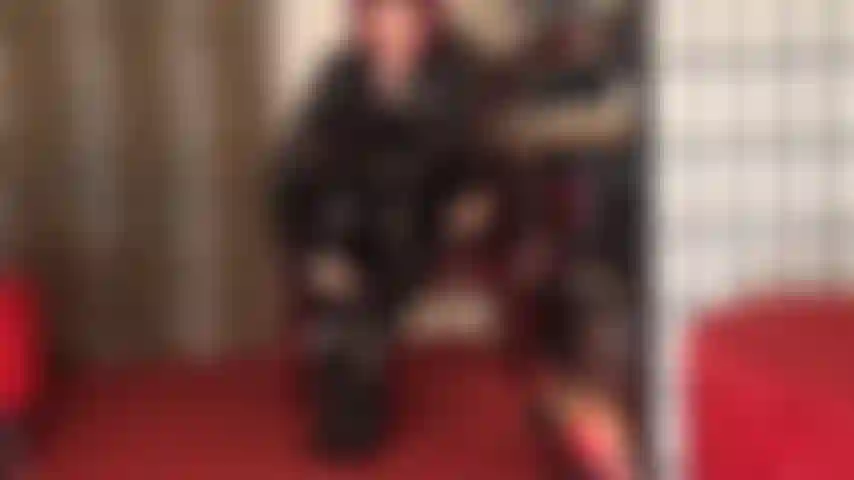 Folla mis botas y acaríciate mientras abres la boca para mi sabrosa saliva antes de que mi ama te clave el culo de perra guarrilla.