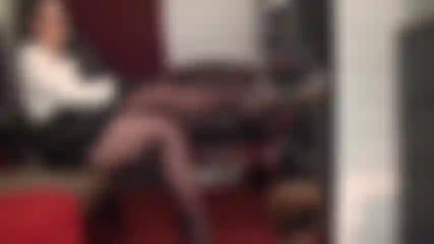 Estas medias de color marrón oscuro te dejarán sin aliento, lo último cuando la amante vivian siente su culo en tu cara...