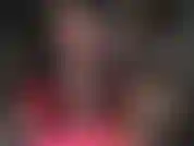 Capas de medias: un par de medias color ciruela brillante sobre medias color piel. ¡Qué sexy!