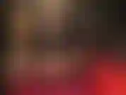 Mi ama se pone en cuclillas en medias y tacones, masturbándose con su gran consolador blanco stryker. Acaríciate mientras adoras mi increíble trasero con un diminuto conjunto de tanga y medias de nailon negras transparentes.