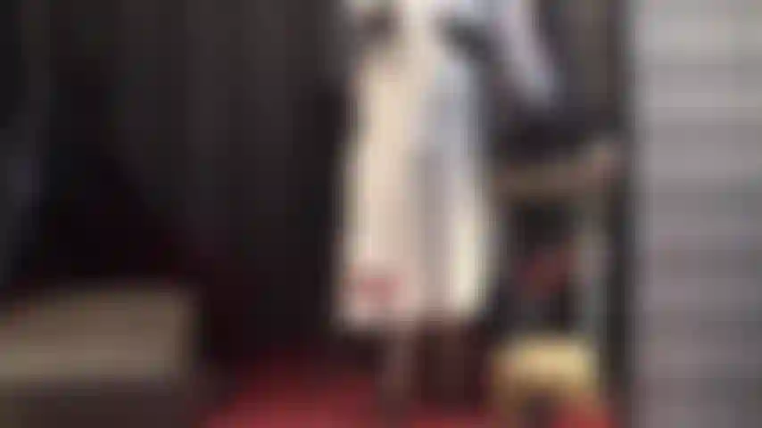 Mistress irradia elegancia y sofisticación en pura piel blanca.