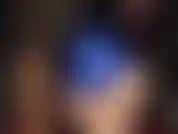 ¡Guau! Estos shorts de satén azul brillante son increíbles, con capas de medias súper brillantes. Adoro mi trasero y mis piernas perfectos.