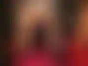 Adoro una enorme polla blanca y un culo en medias. Mi ama se agacha sobre tu cara y te mete su enorme polla blanca en la garganta una y otra vez. Adora mi culo en medias mientras se acerca cada vez más...