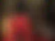 Pegging con strap-on negro masivo, adoración de culo en leggings rojos.