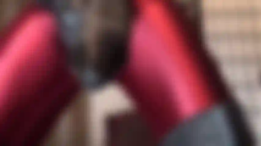 Eres una puta para la bbc: adoración a una polla negra enorme y monstruosa. Este consolador negro gigante colgando en tu cara te deja boquiabierto.