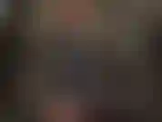 Látex y saliva: me pongo mi sexy camiseta de látex negra y dejo que mi saliva gotee sobre ella.