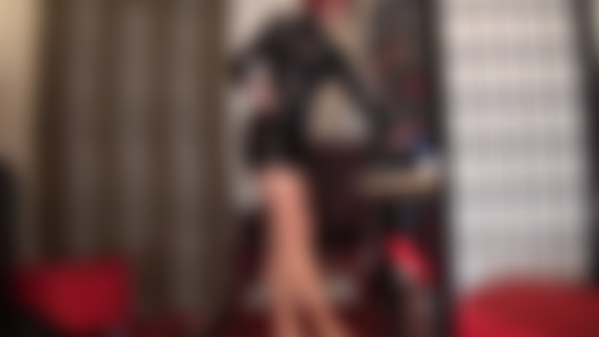 Medias coloridas, pantimedias, espátula, polla enorme negra, adoración de pies: medias de nailon de colores y una polla negra enorme que te harán gotear. Mi ama usa lubricante de semen para poner una gota espesa de semen delicioso en la cabeza de mi polla grande solo para ti.