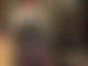 Vestida con un sexy corsé de cuero negro, guantes y medias, mi ama se pone uno de sus strap-ons más pequeños, acariciando y penetrando esta gran polla. ¡Oh, te encantaría ser la que la reciba!