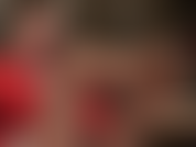 Unos bonitos guantes de satén blanco provocan sensualmente mis piernas y pies en capas de pantimedias.