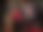 ¡A ti te encanta el látex, y a mí también! Pónganse su blusa negra sexy favorita y extráiganme la polla, ¿de acuerdo? :-).