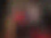 ¡A ti te encanta el látex, y a mí también! Pónganse su blusa negra sexy favorita y extráiganme la polla, ¿de acuerdo? :-).